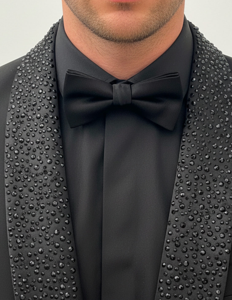 Dettaglio Abito da Cerimonia Uomo Nero con Collo Sciallato con Strass neri Dettaglio Abito da Cerimonia Uomo Nero con Collo Sciallato con Strass neri