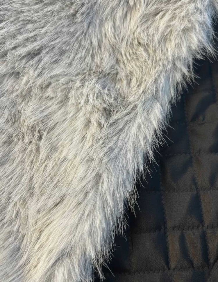 Dettaglio fodera interna pelliccia argento Dettaglio fodera interna pelliccia argento